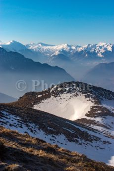 Following the trail to the peak of Chebretou