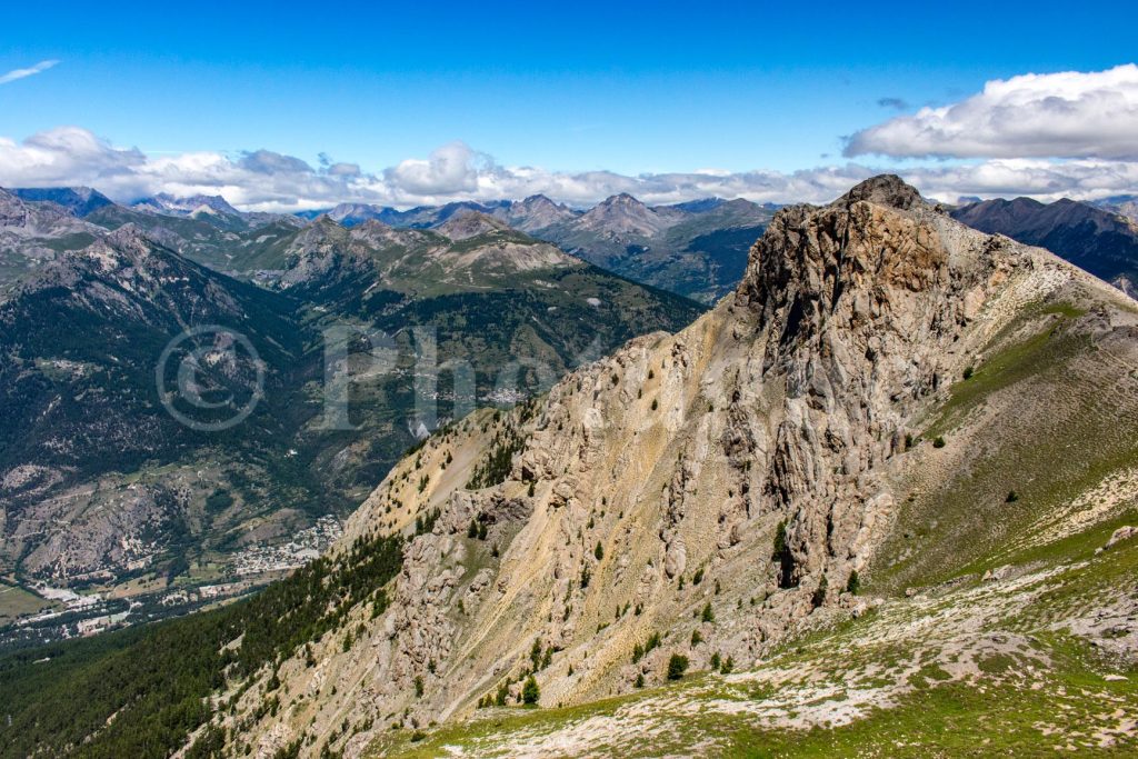 Le pic de Roche Motte au-dessus de la vallée de Briançon