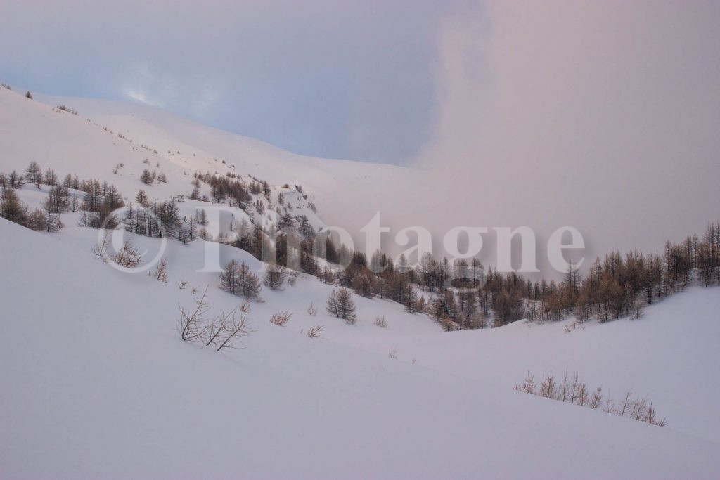 Salendo alla baita dell'Alpe, dietro la testata della Vautisse