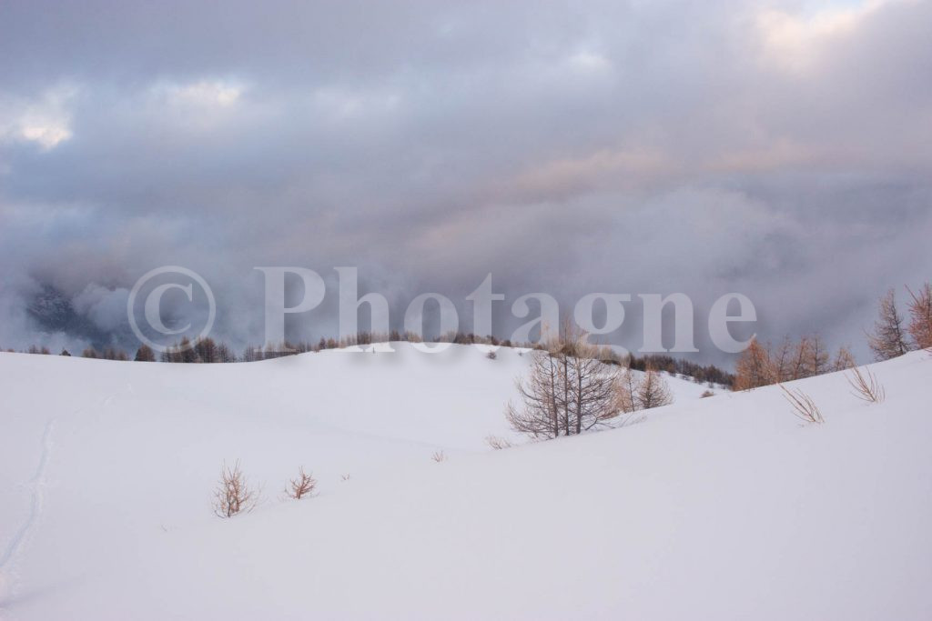 On domine une belle mer de nuages, derrière la cabane de l'Alp !