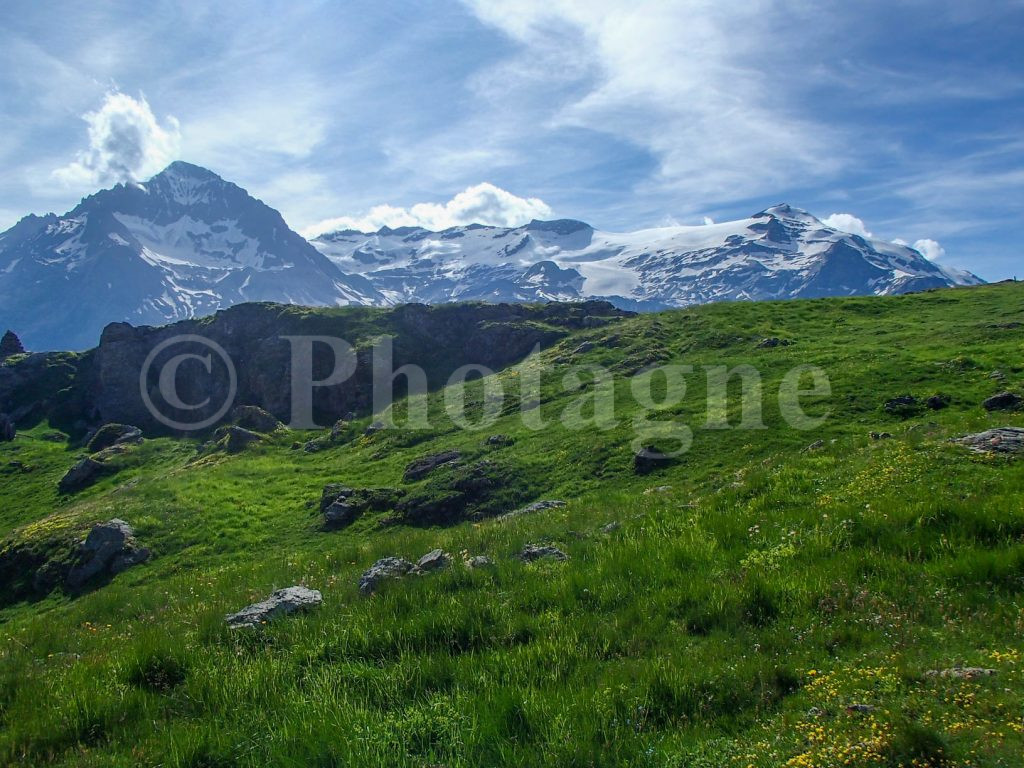 Bivouac in front of the Vanoise glaciers