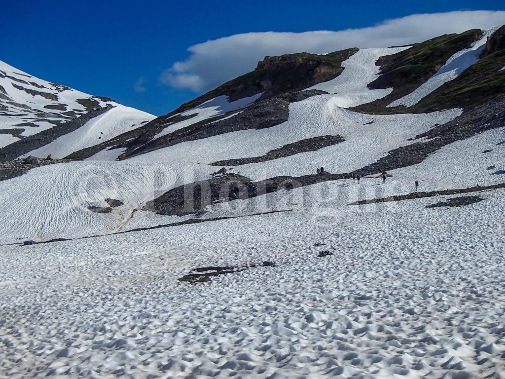 Going up to the Col de la Leisse