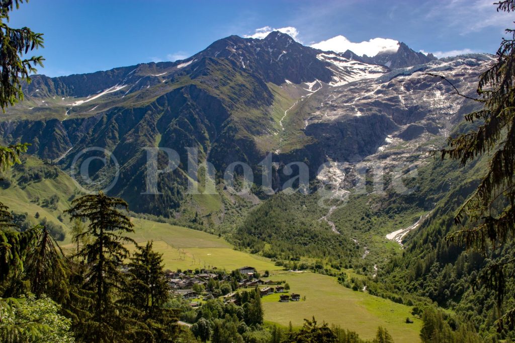 The village of Le Tour, its glacier and its moraine