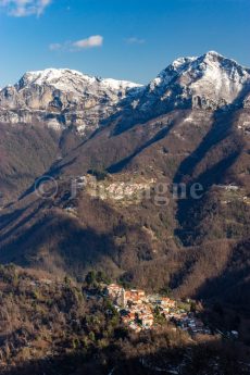 Farnocchia et Pomezzana devant le Monte Matanna
