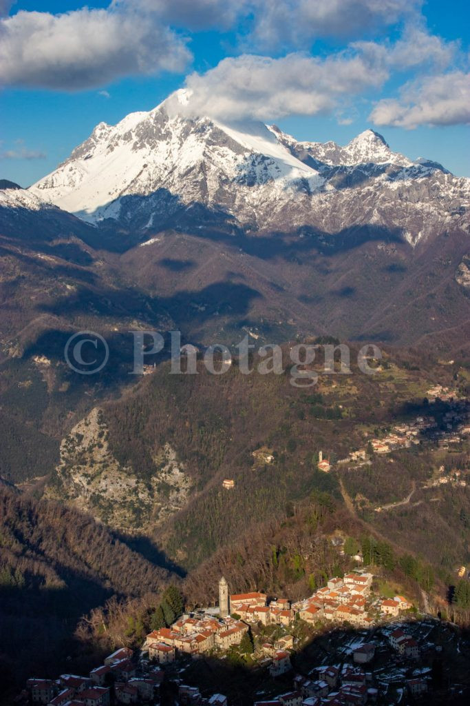 Farnocchia in front of Monte Corchia, from Monte Gabberi