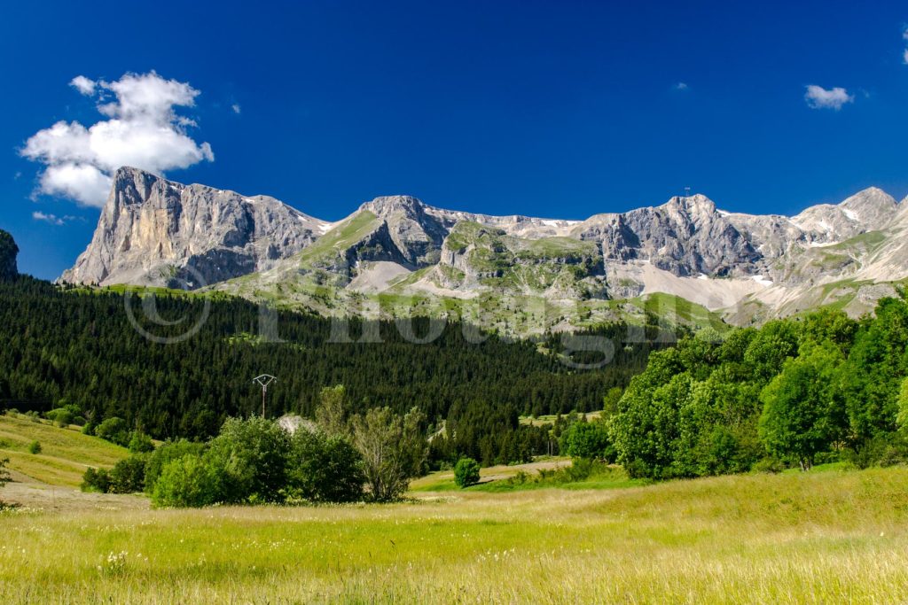 La vetta e l'altopiano di Bure dal ponte di Villard