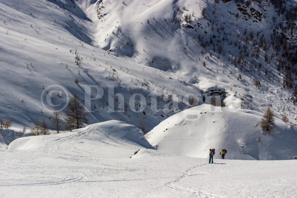 Going up to the Barre cabin, on snowshoes in Prapic