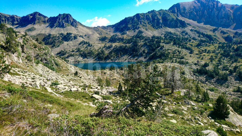 Estany de Mitja d'Airoto, sur la Haute Randonnée Pyrénéenne