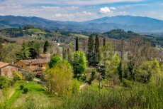 The start of the Apennines in Sant'Agata on the Path of the Gods