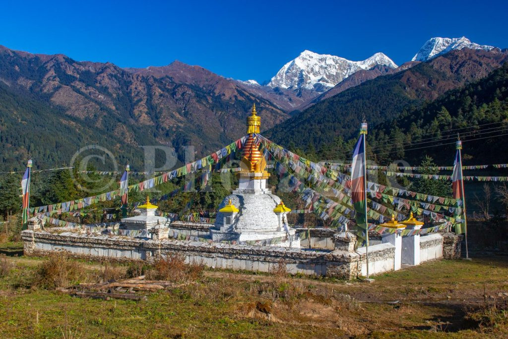 Stupa au-dessus de Ringmu, sur le trek des trois passes