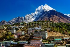 Maisons à Namche et Thamserku