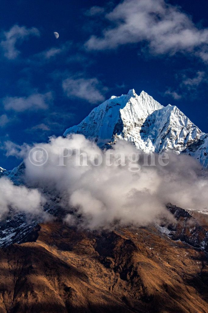 Thamserku at moonrise