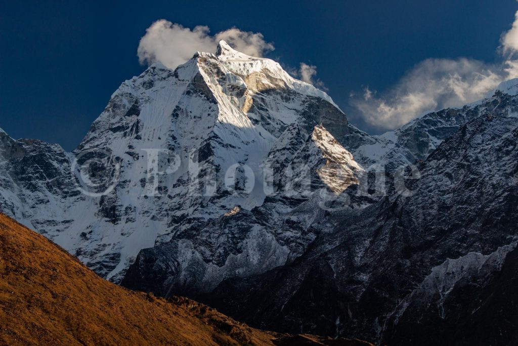 Mont Kangtega le soir, sur le trek des trois passes