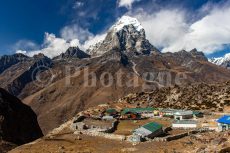 Lodge di fronte a Taboche