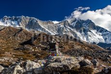 Chorten et Lhotse sur le trek des trois passes