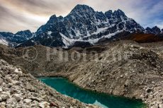 Machhermo, moraine et lac glaciaire