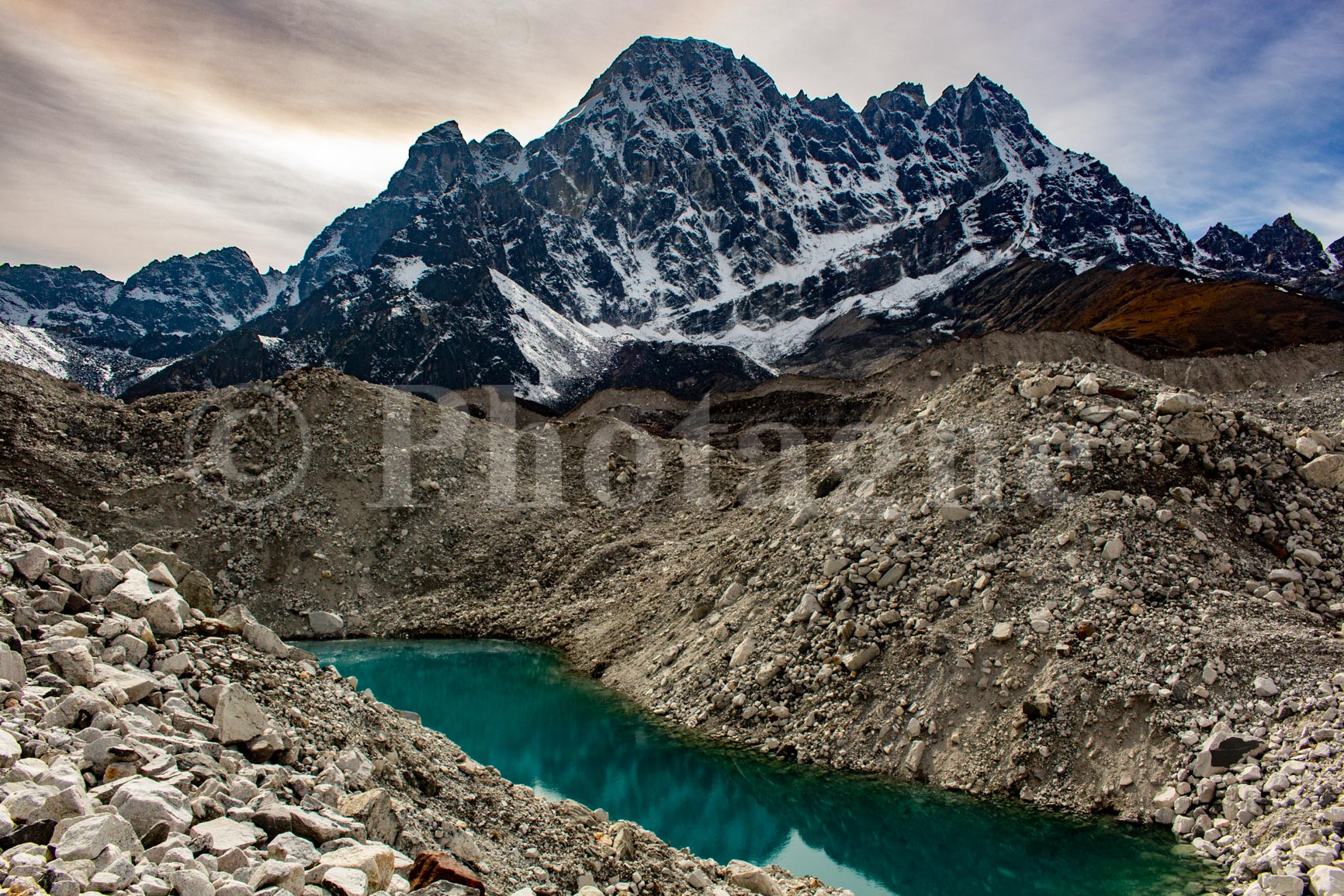 Machhermo, moraine and glacial lake