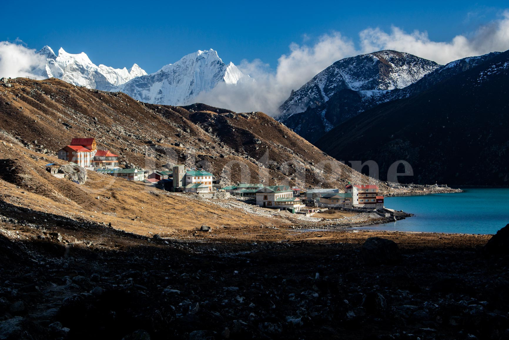 Gokyo in the evening, on the trek of the three passes