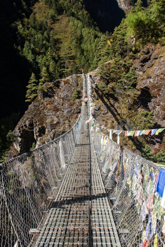 Ponte sospeso sul Dudh Koshi, sul percorso dei tre passi
