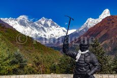 Statue of Tenzing Norgay in front of Everest, on the Three Passes trek