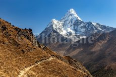 Ama Dablam in direzione Pangboche, sul trekking dei tre passi