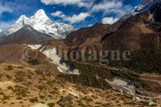 L'Ama Dablam et sa moraine sur le trek des trois passes