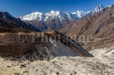 Moraine et Rolwaling Himal