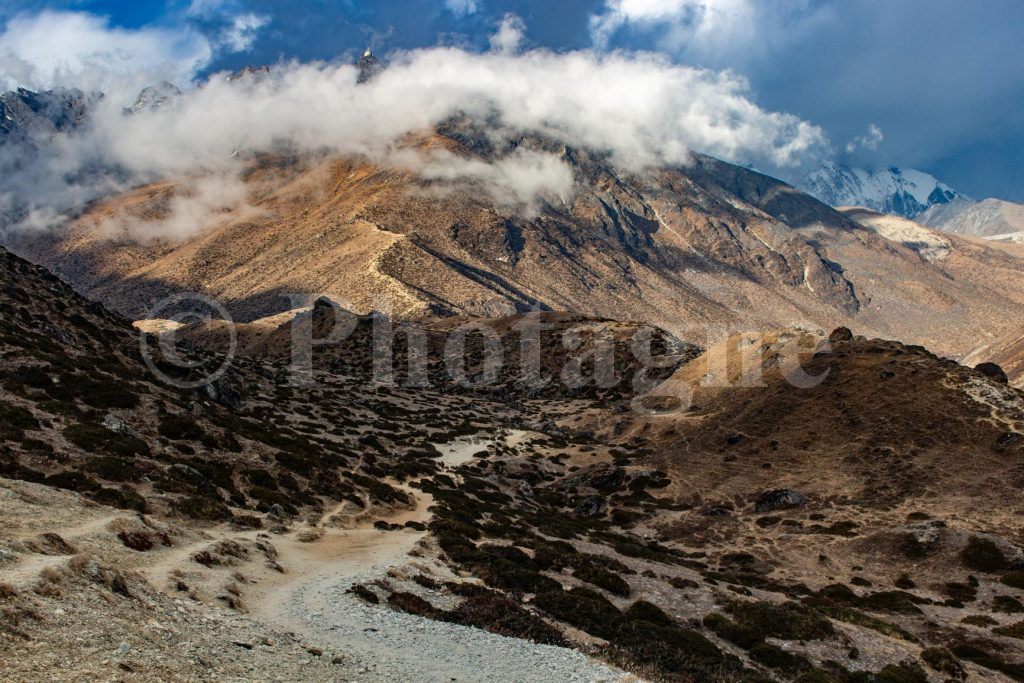 Arriving in Dingboche in the evening, on the trek of the three passes