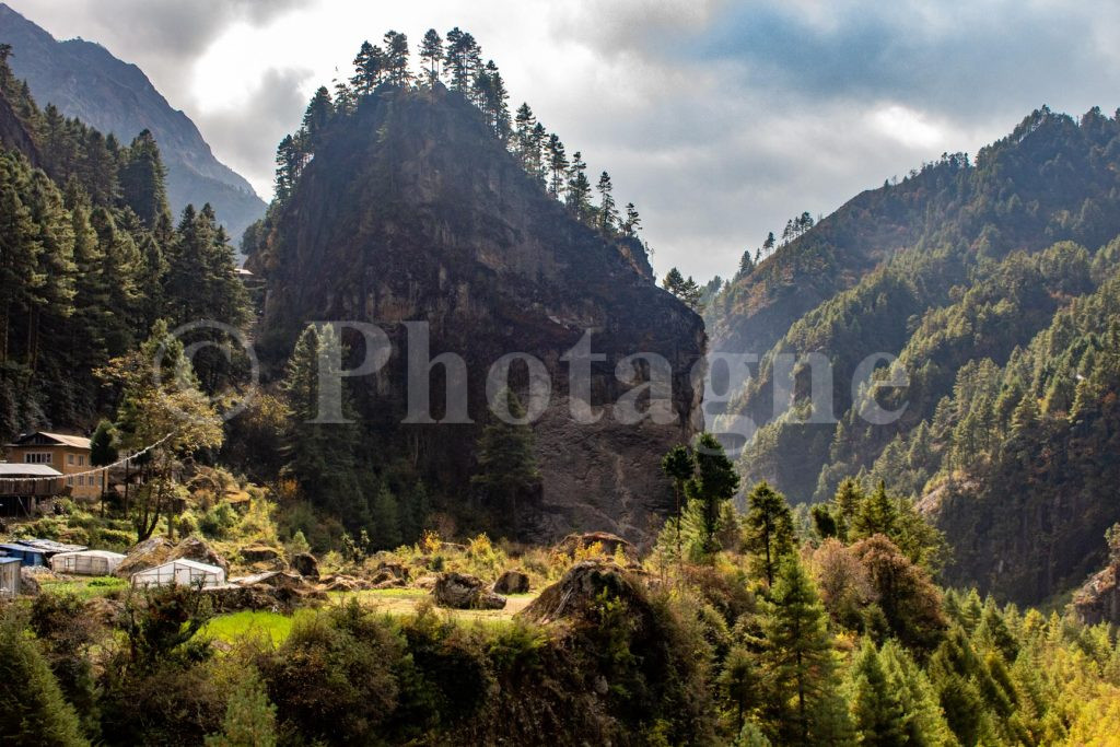 Entrée du parc de Sarghamata, sur le trek des trois passes