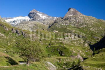 Rifugio Avérole di fronte all'Ouille d'Arbéron