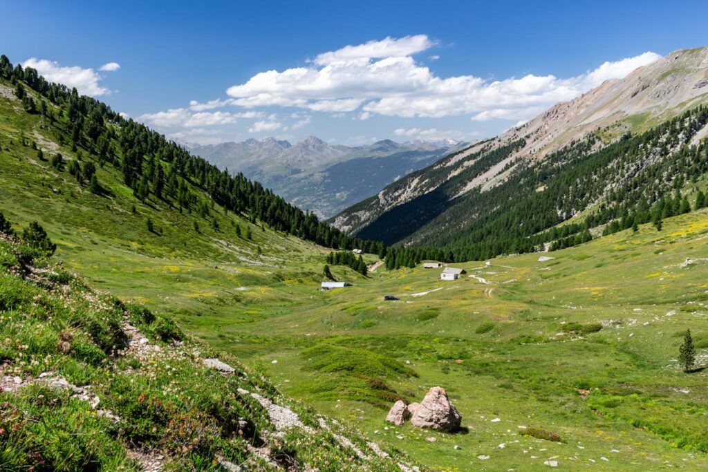 Descente dans la vallée des Ayes