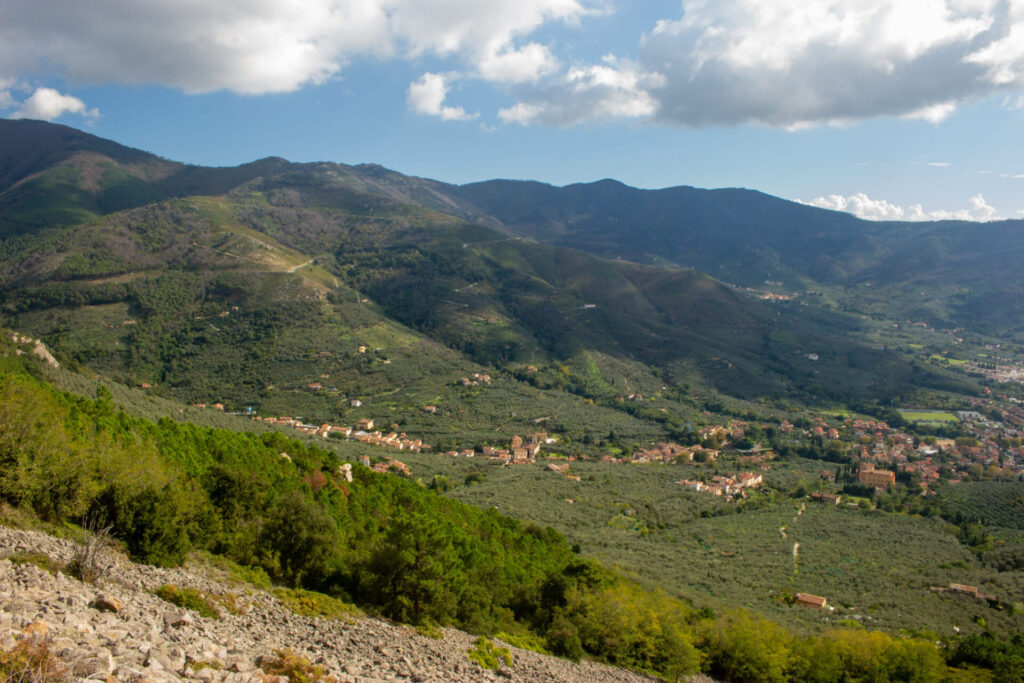 Calci depuis la descente du Monte Faeta