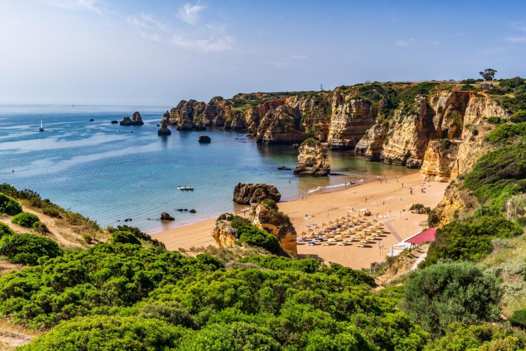 Falaises de Punta da Piedade sur le sentier des pêcheurs au Portugal