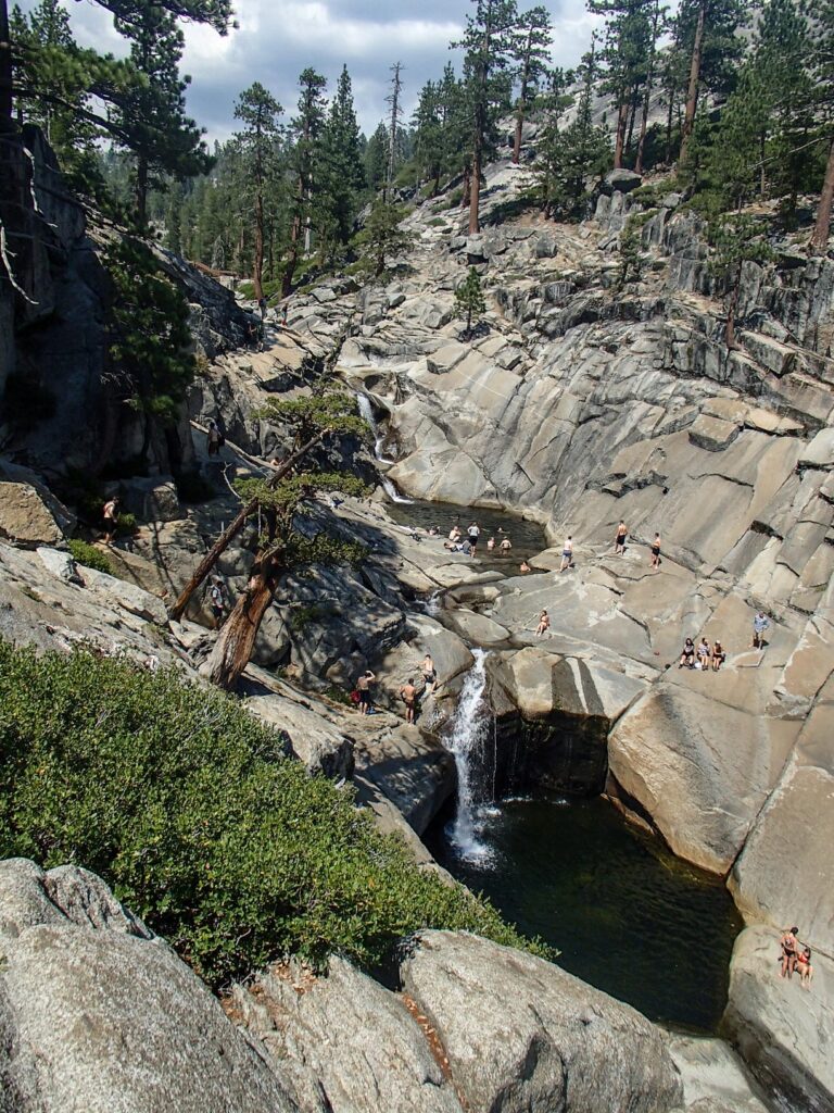 De magnifiques flaques d'eau sur mon trek à Yosemite