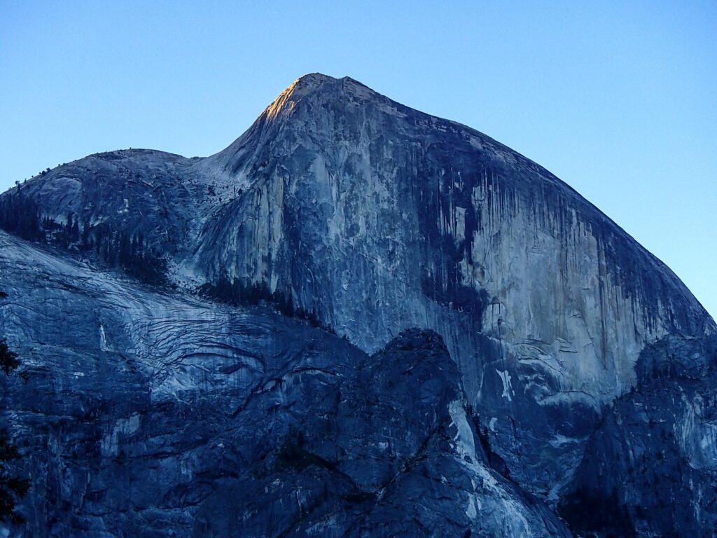Lueur du matin sur le Half Dome