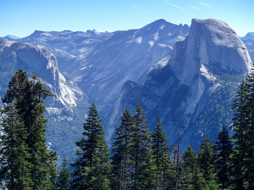 Vue sur le Half Dome depuis Glacier Point